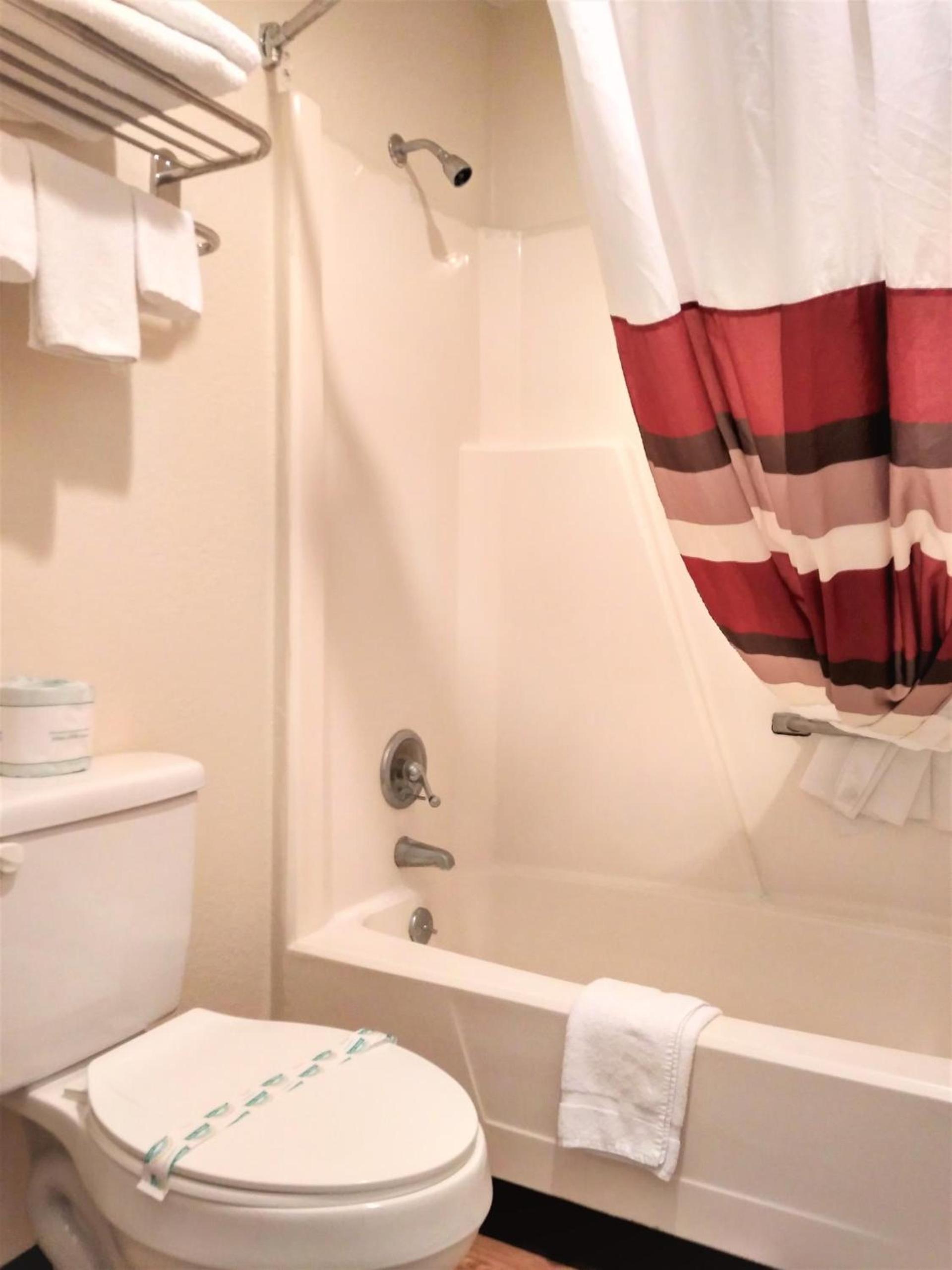 Bastrop Inn photo 2
