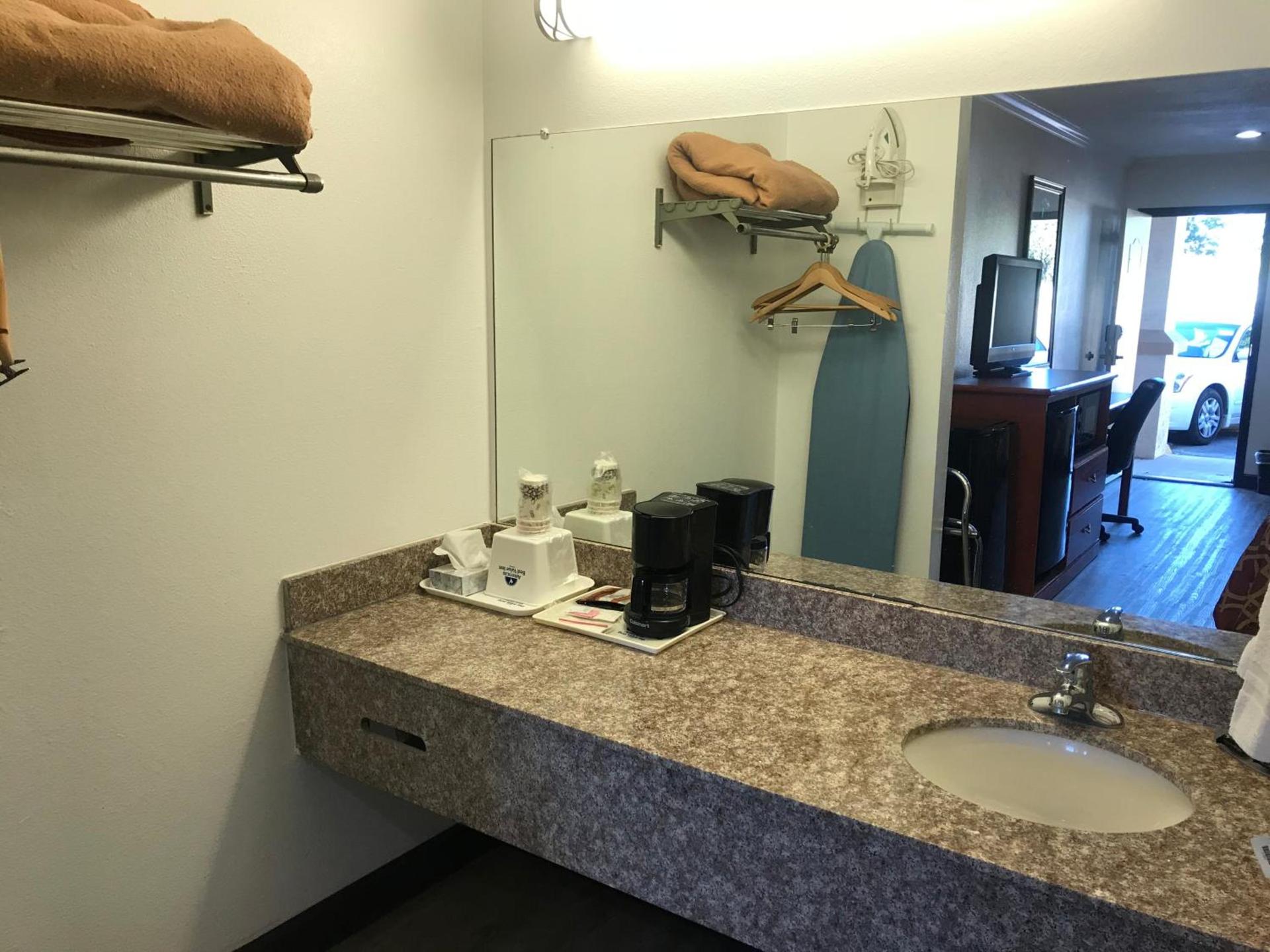 Americas Best Value Inn Bowie photo 5