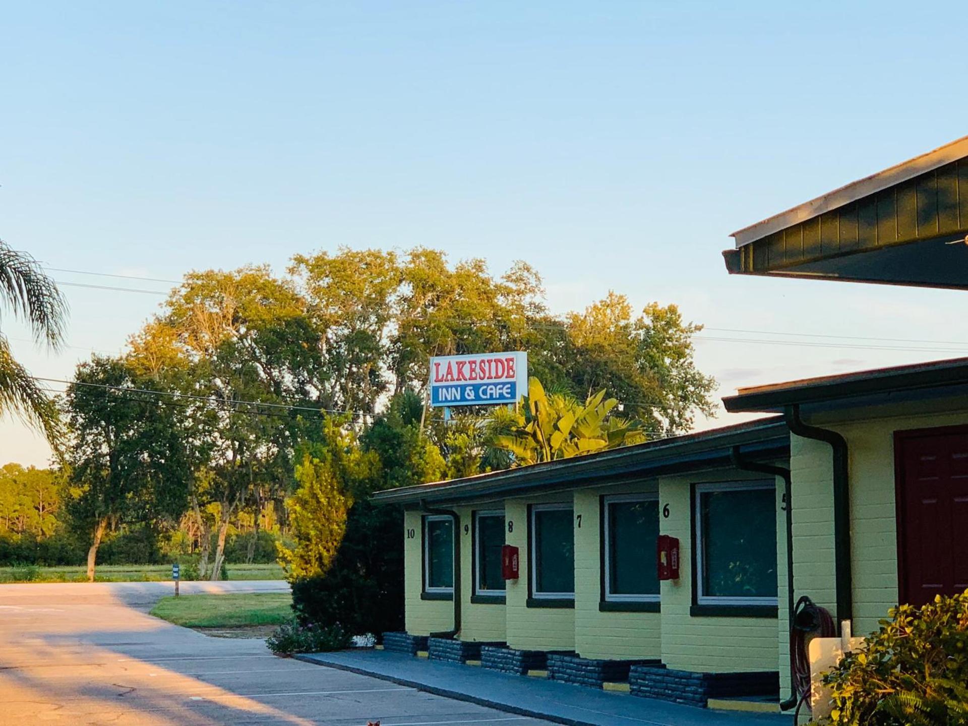 Lakeside Inn and Cafe photo 1
