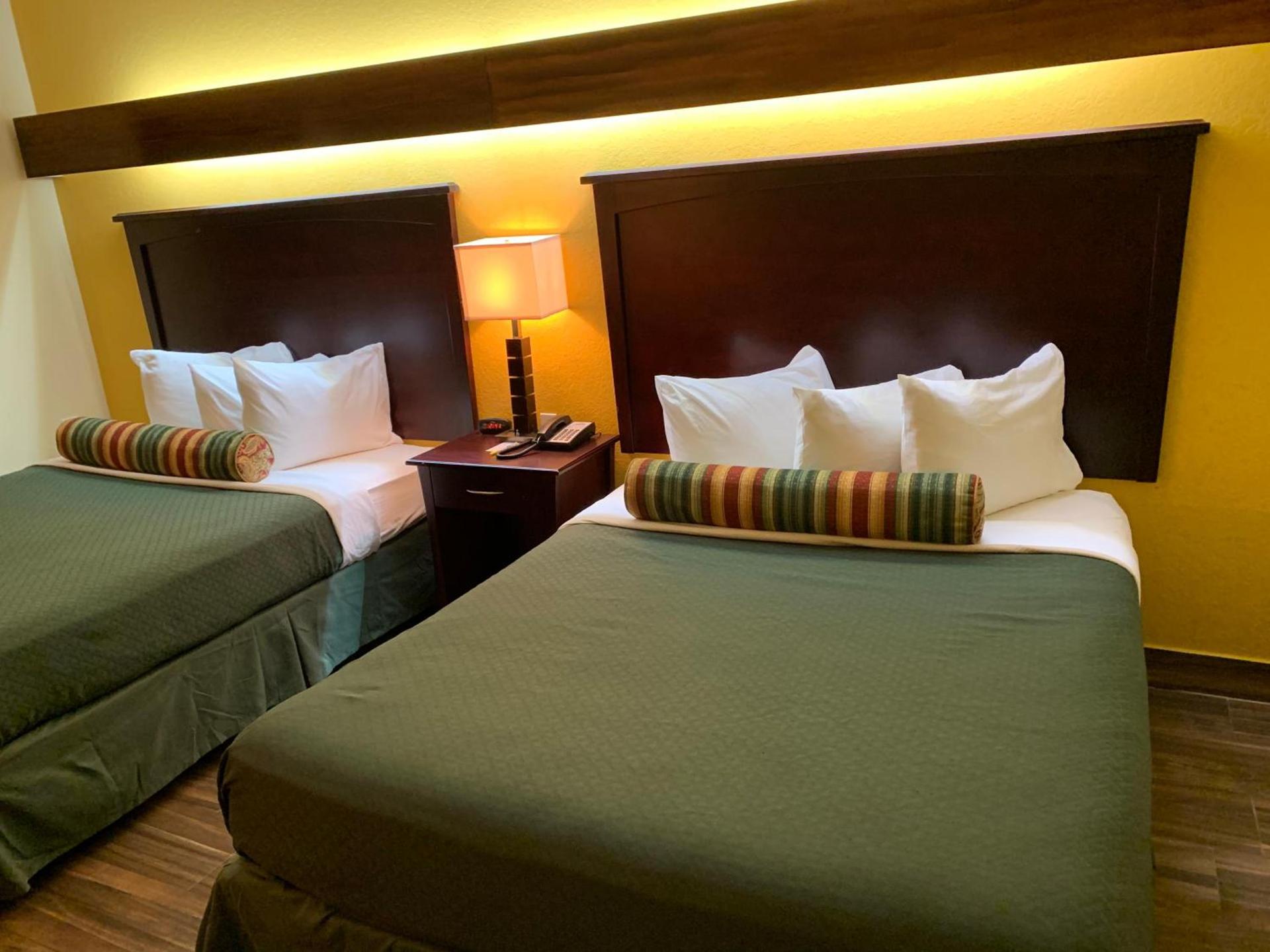 Days Inn & Suites by Wyndham Tampa/Raymond James Stadium photo 30