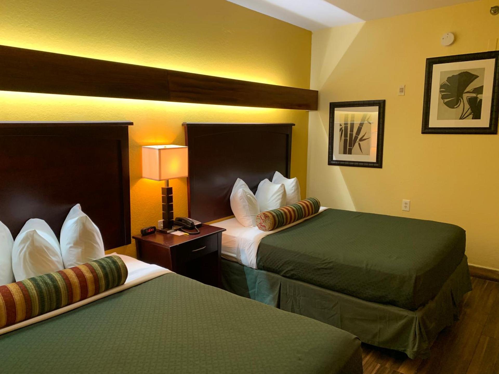 Days Inn & Suites by Wyndham Tampa/Raymond James Stadium photo 27