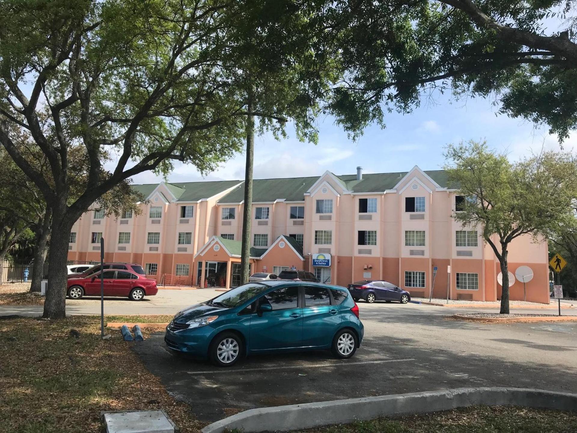 Days Inn & Suites by Wyndham Tampa/Raymond James Stadium photo 26