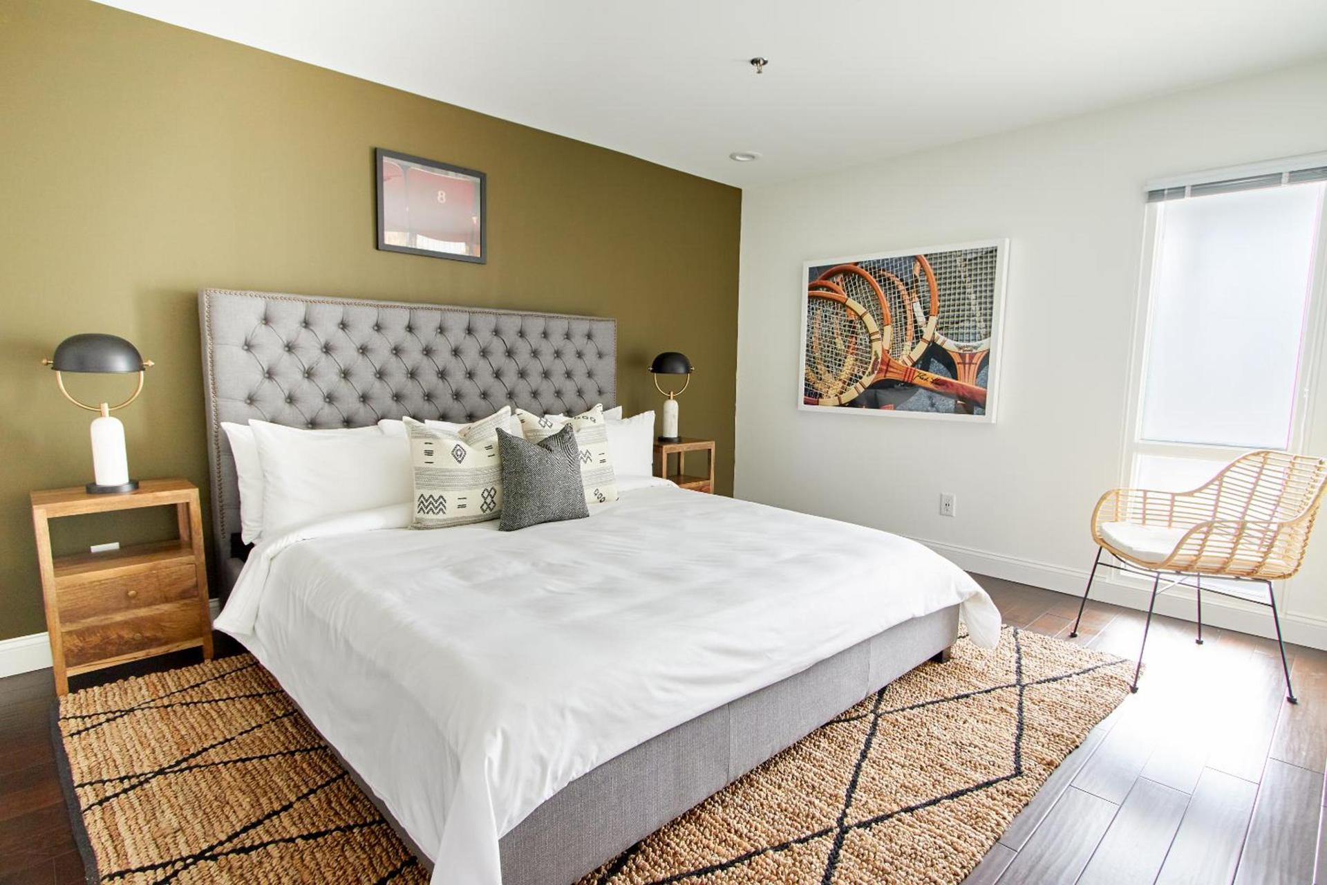 Baltimore Place photo 15
