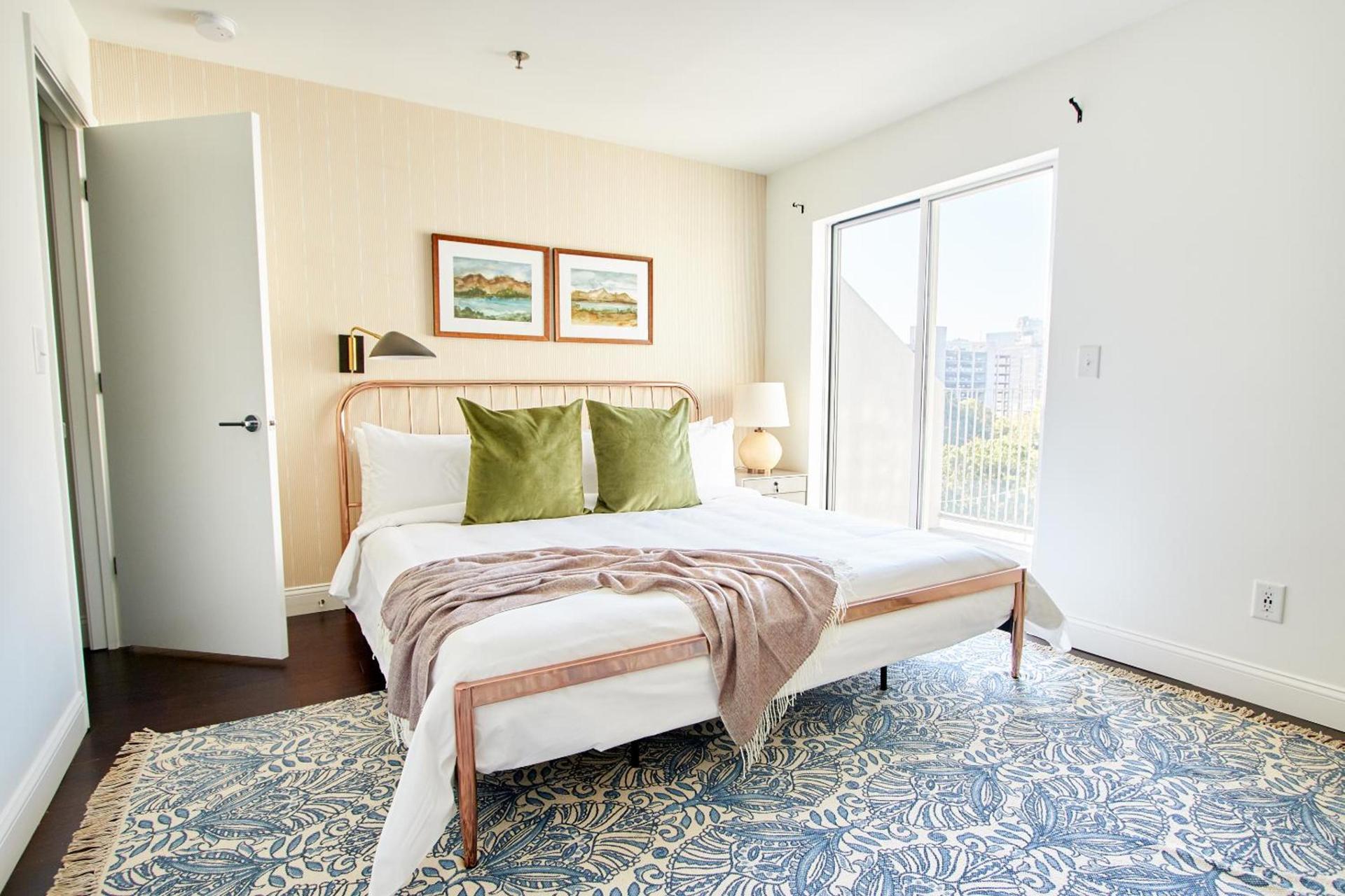 Baltimore Place photo 19