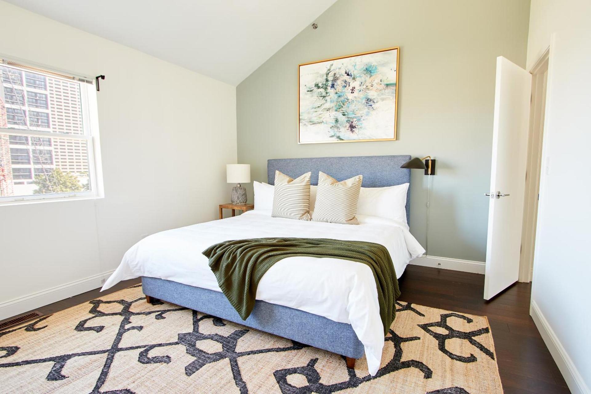 Baltimore Place photo 18