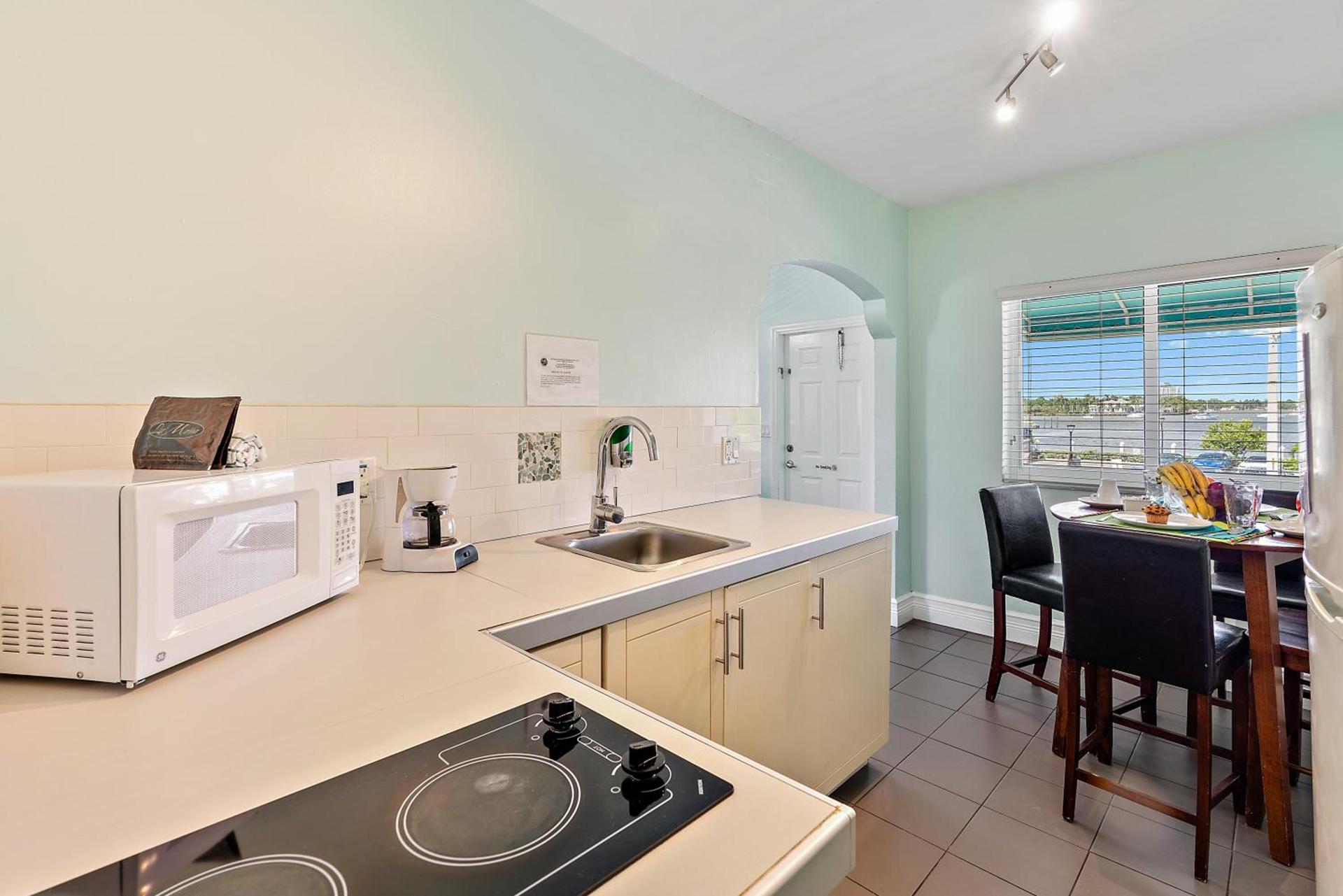 Hollywood Beachside Boutique Suite photo 12