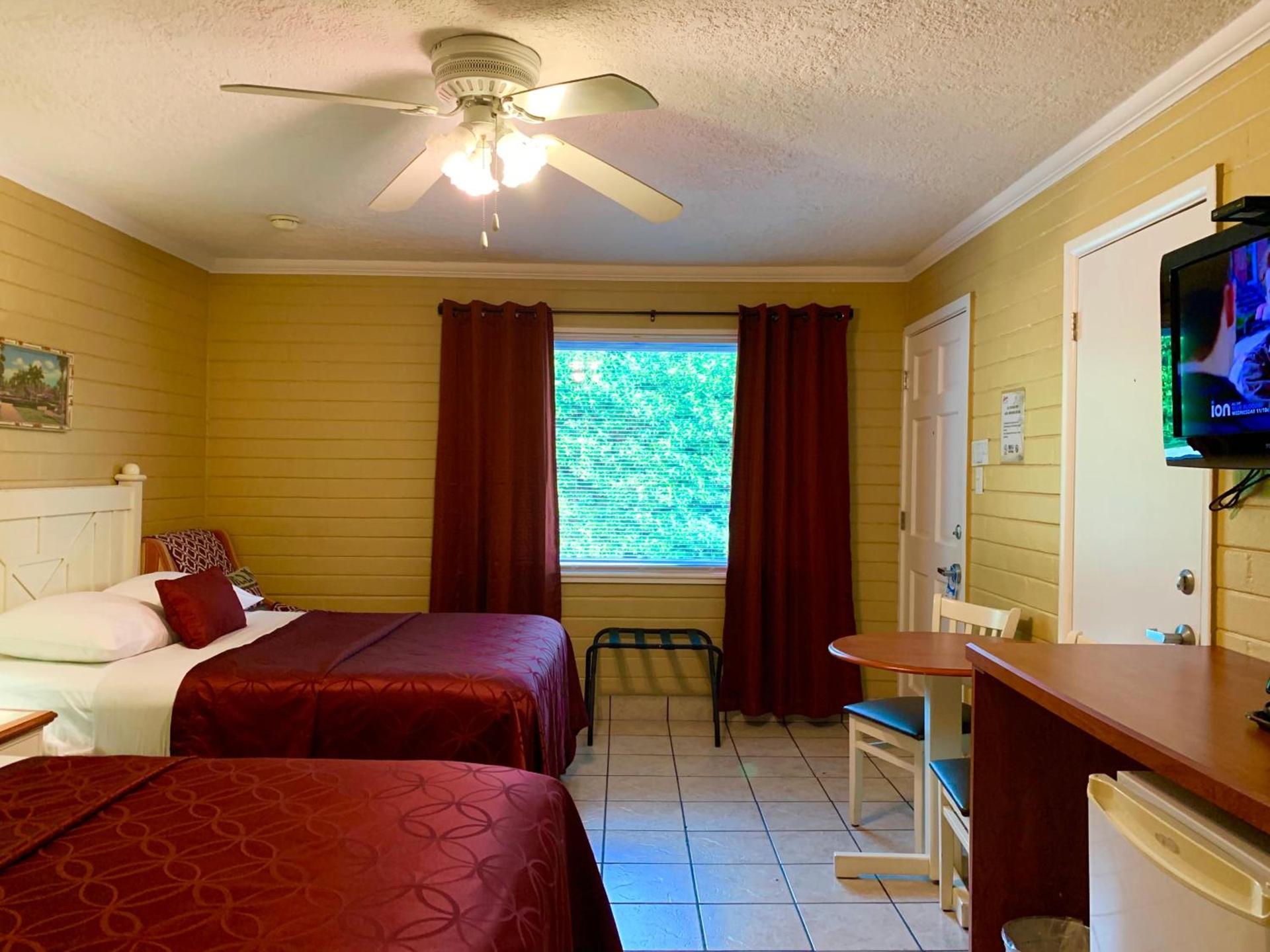 Lakeside Inn and Cafe photo 56