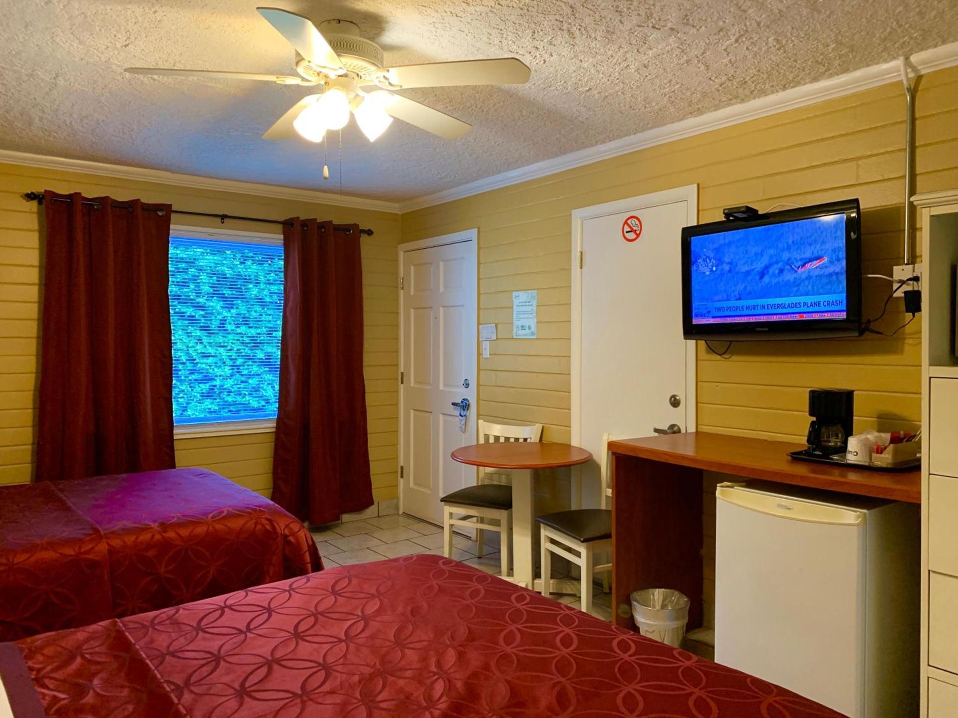 Lakeside Inn and Cafe photo 20