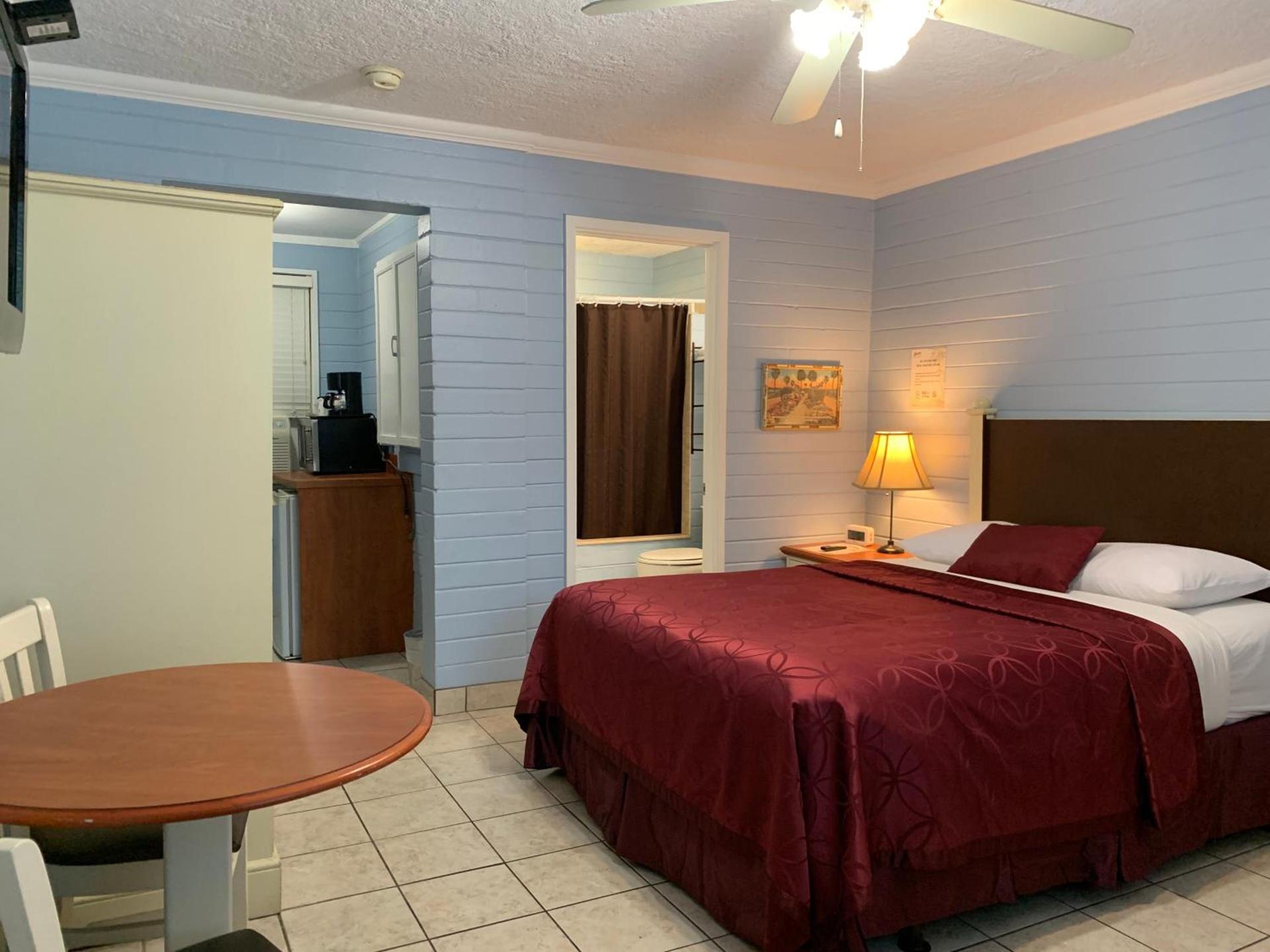 Lakeside Inn and Cafe photo 17