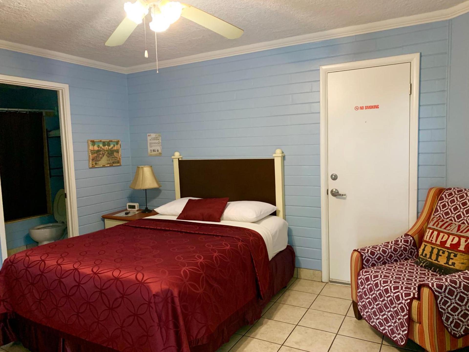 Lakeside Inn and Cafe photo 16