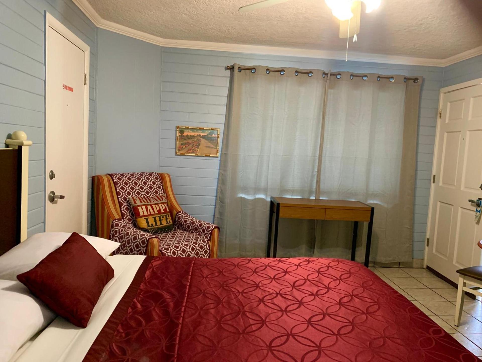 Lakeside Inn and Cafe photo 81