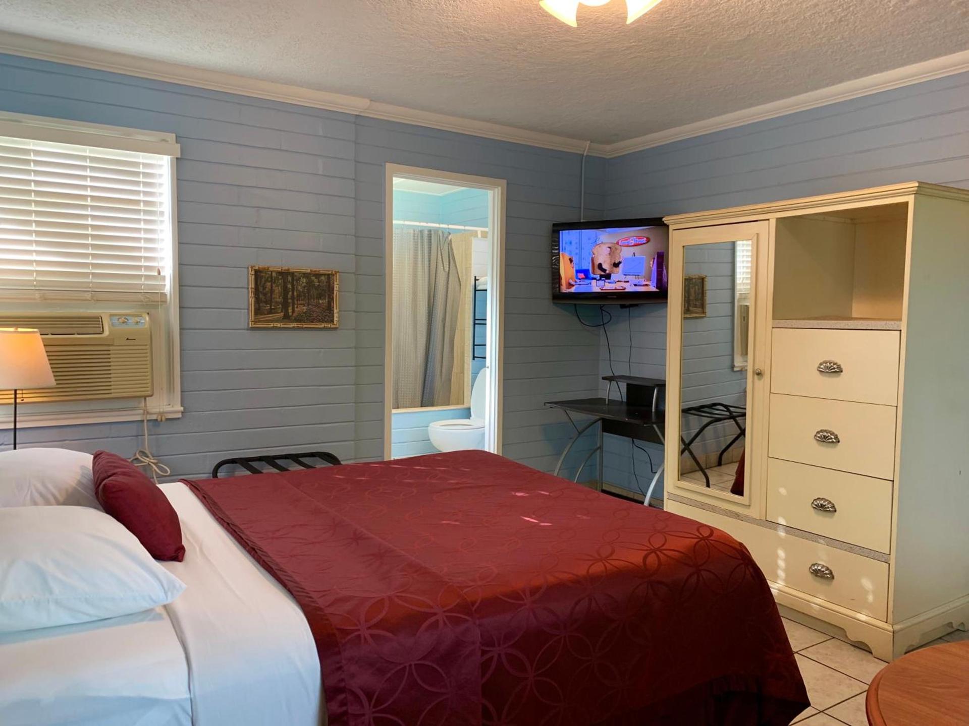 Lakeside Inn and Cafe photo 79