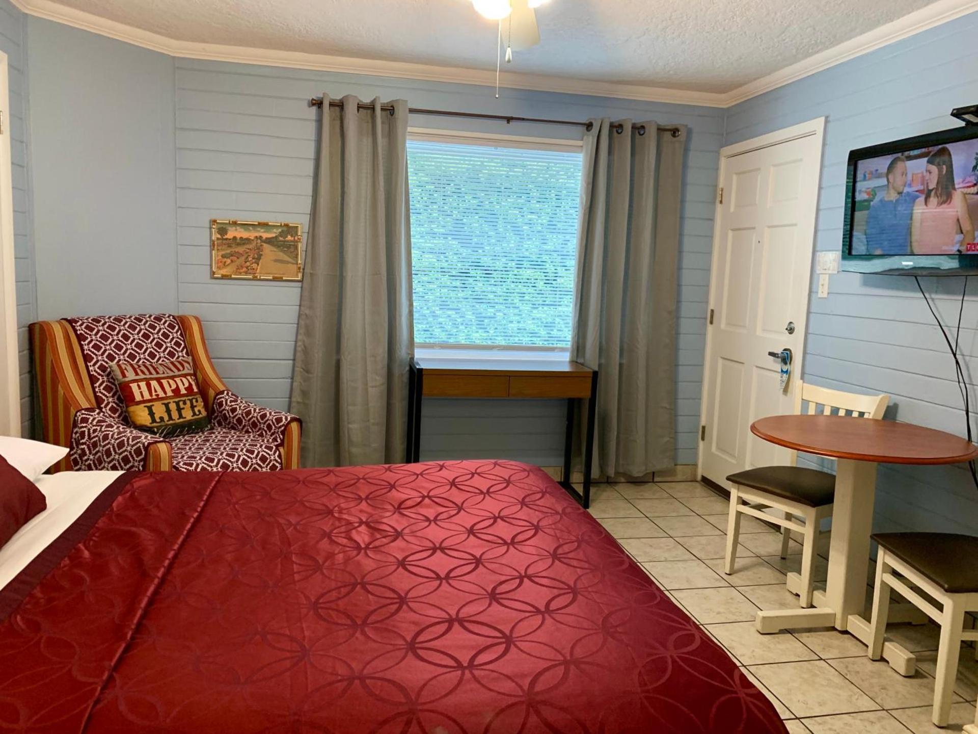 Lakeside Inn and Cafe photo 77