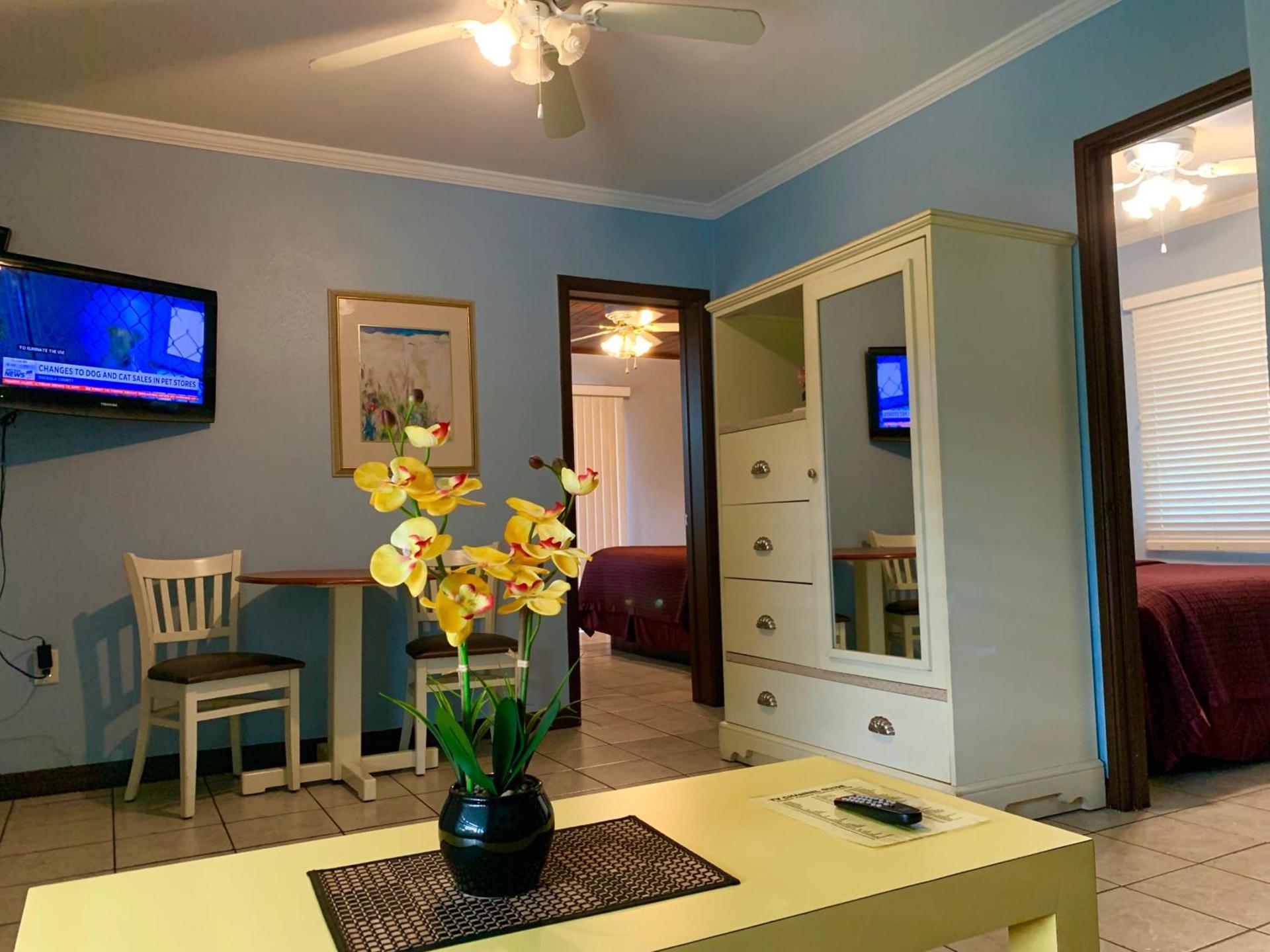 Lakeside Inn and Cafe photo 11