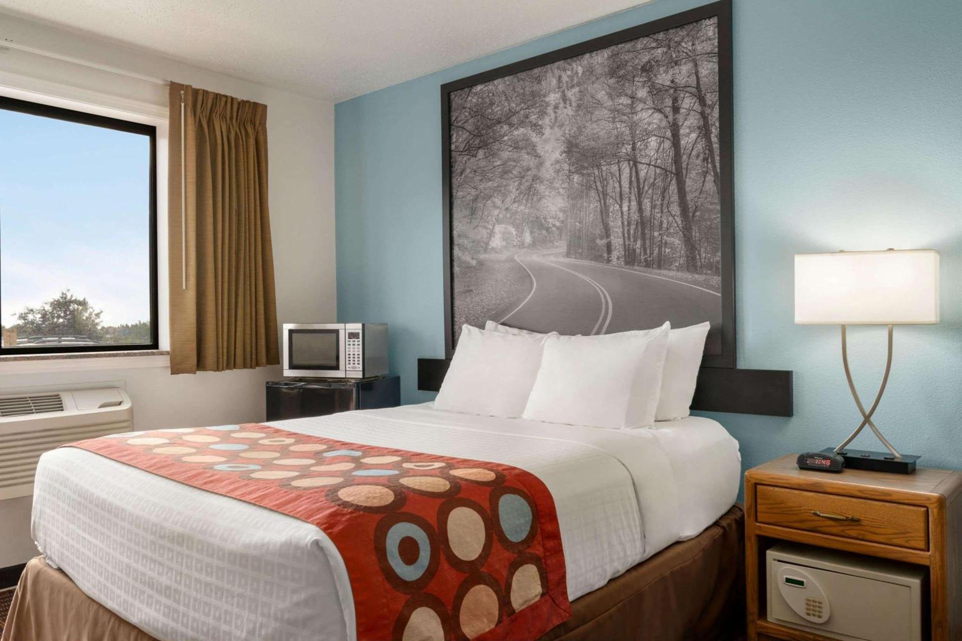 Super 8 by Wyndham Eveleth photo 20