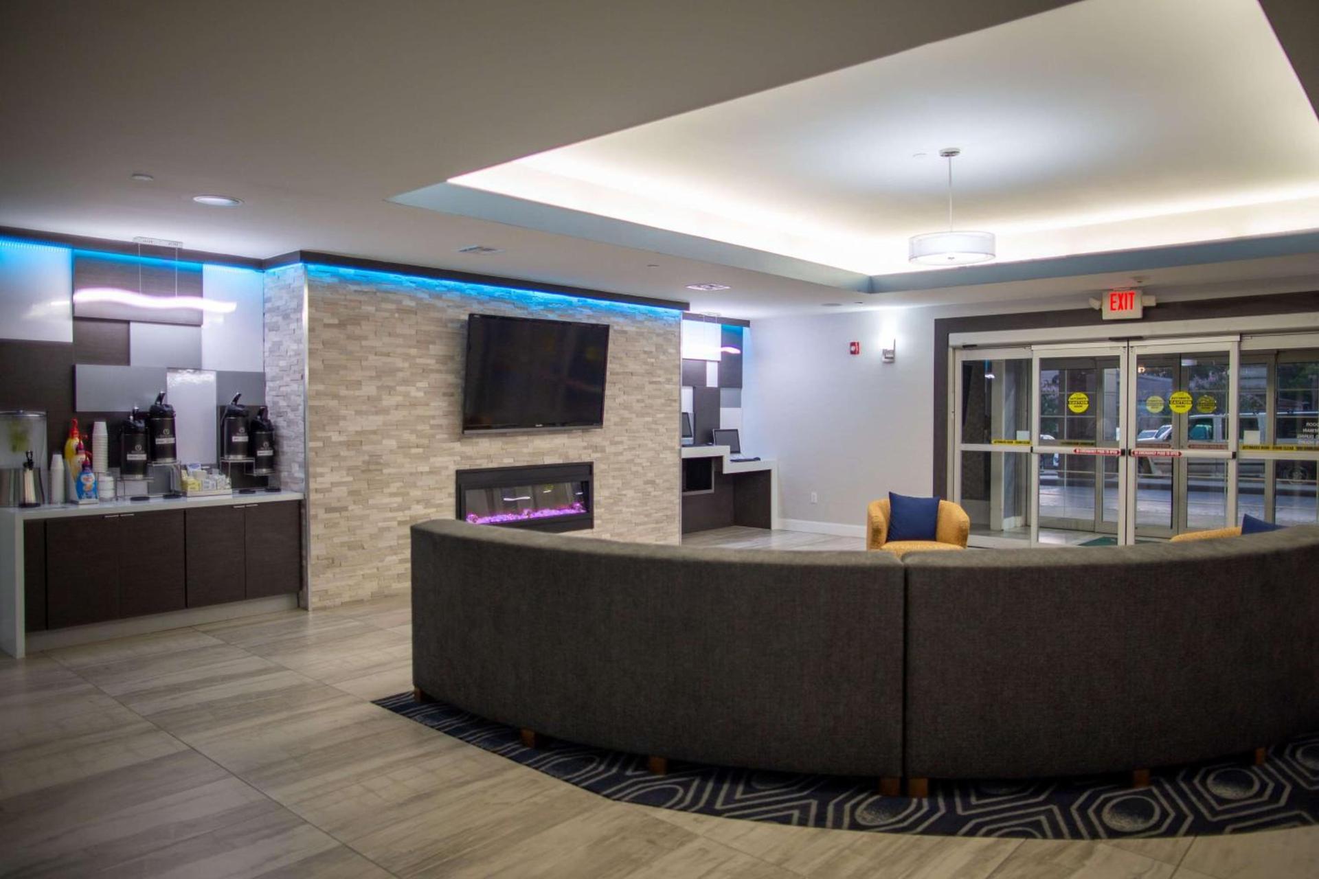 La Quinta by Wyndham Houston East at Normandy photo 32