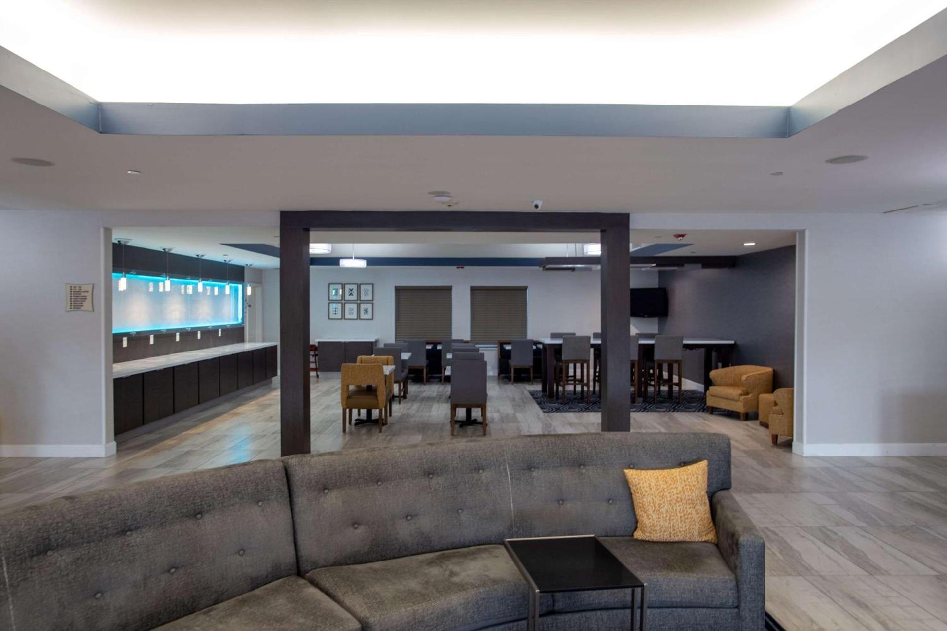 La Quinta by Wyndham Houston East at Normandy photo 34