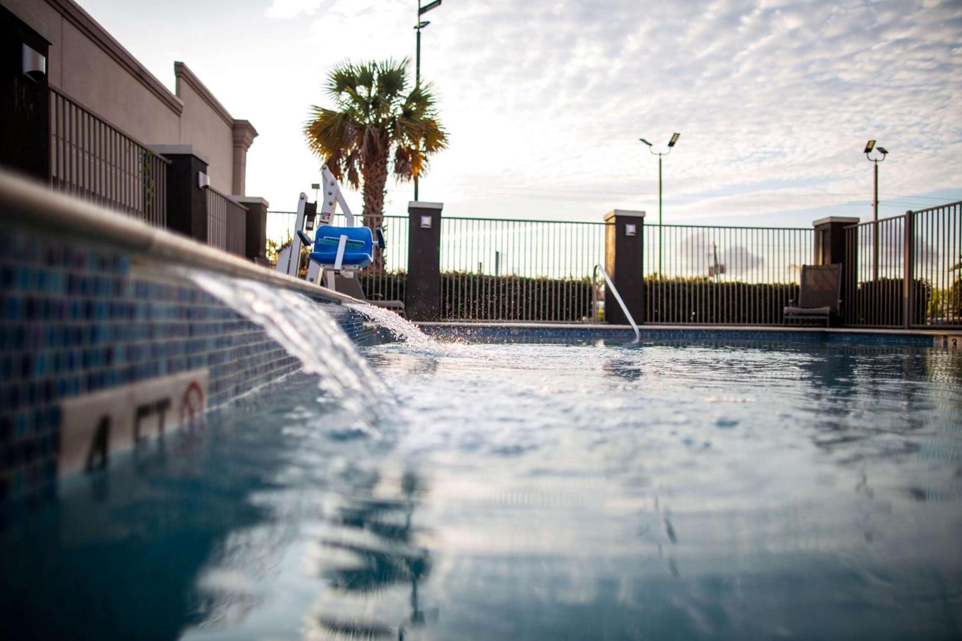 La Quinta by Wyndham Houston East at Normandy photo 35