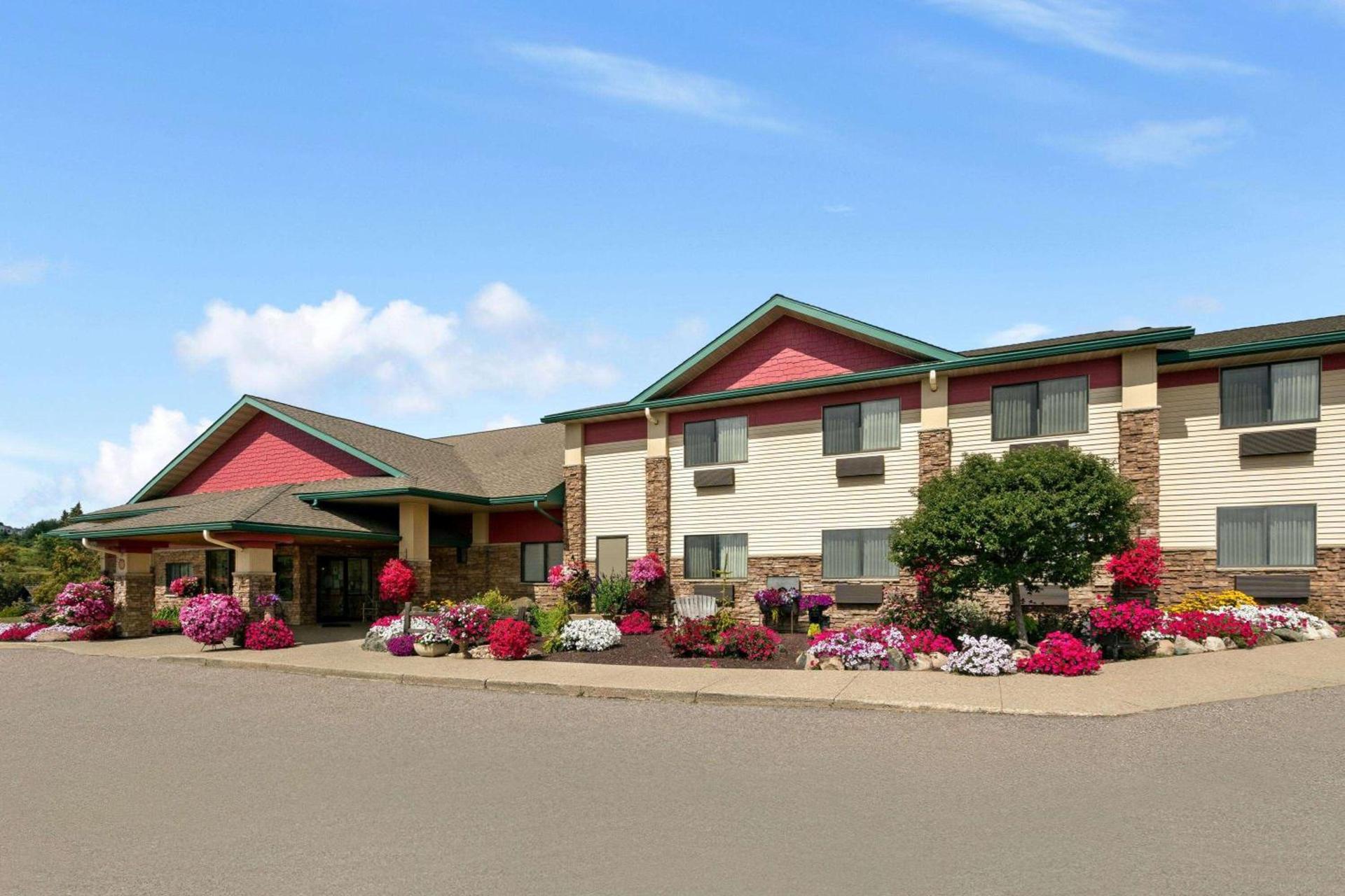 Super 8 by Wyndham Eveleth photo 29