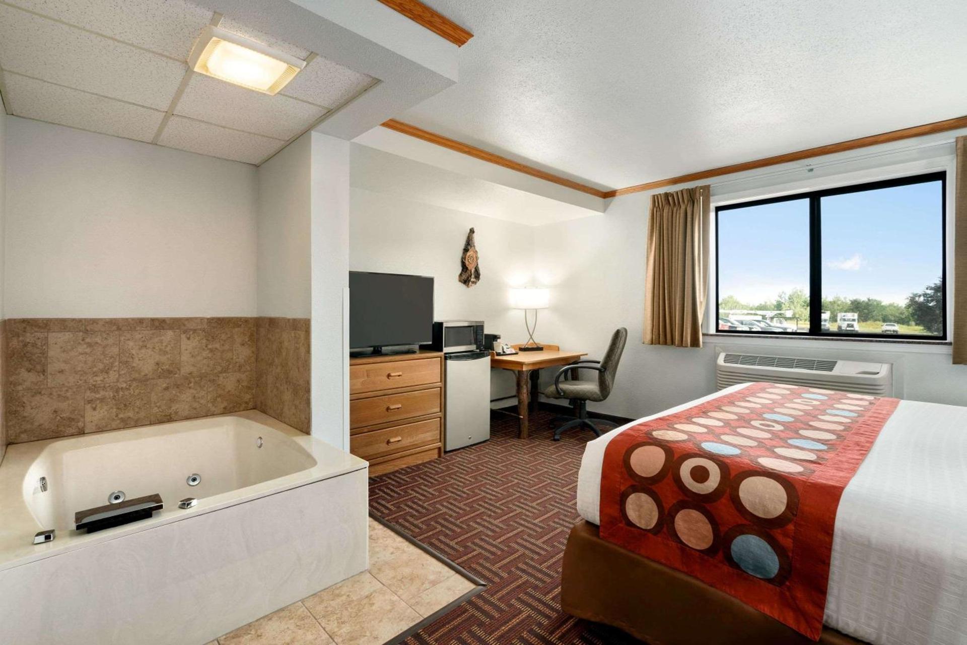 Super 8 by Wyndham Eveleth photo 38
