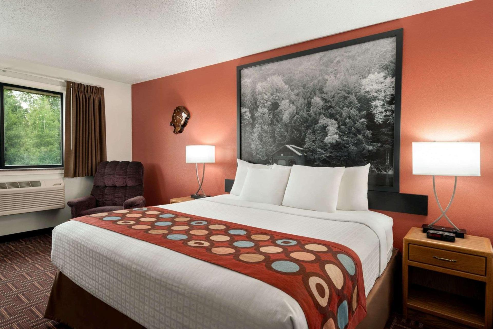 Super 8 by Wyndham Eveleth photo 42