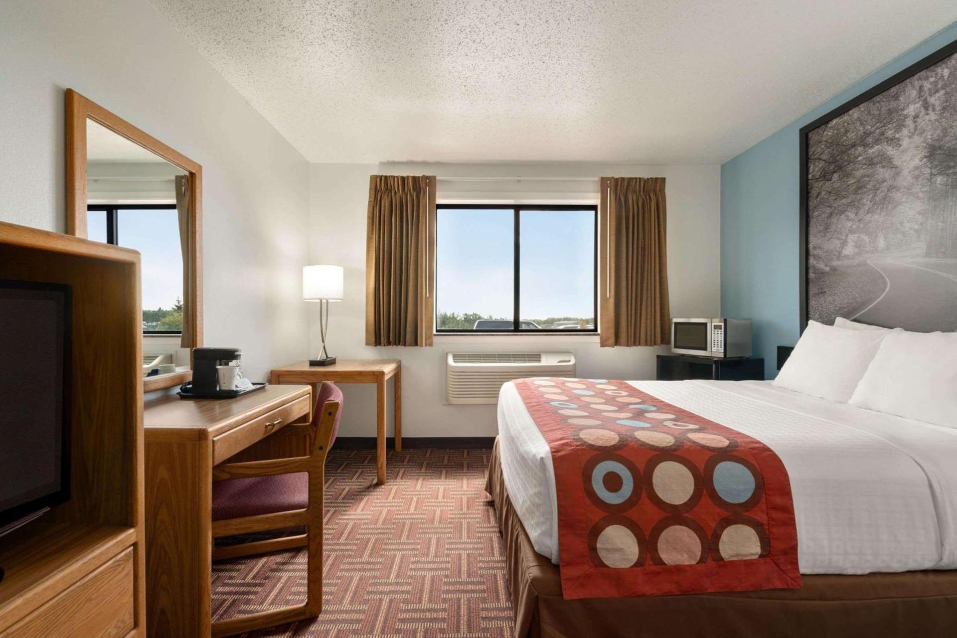 Super 8 by Wyndham Eveleth photo 43