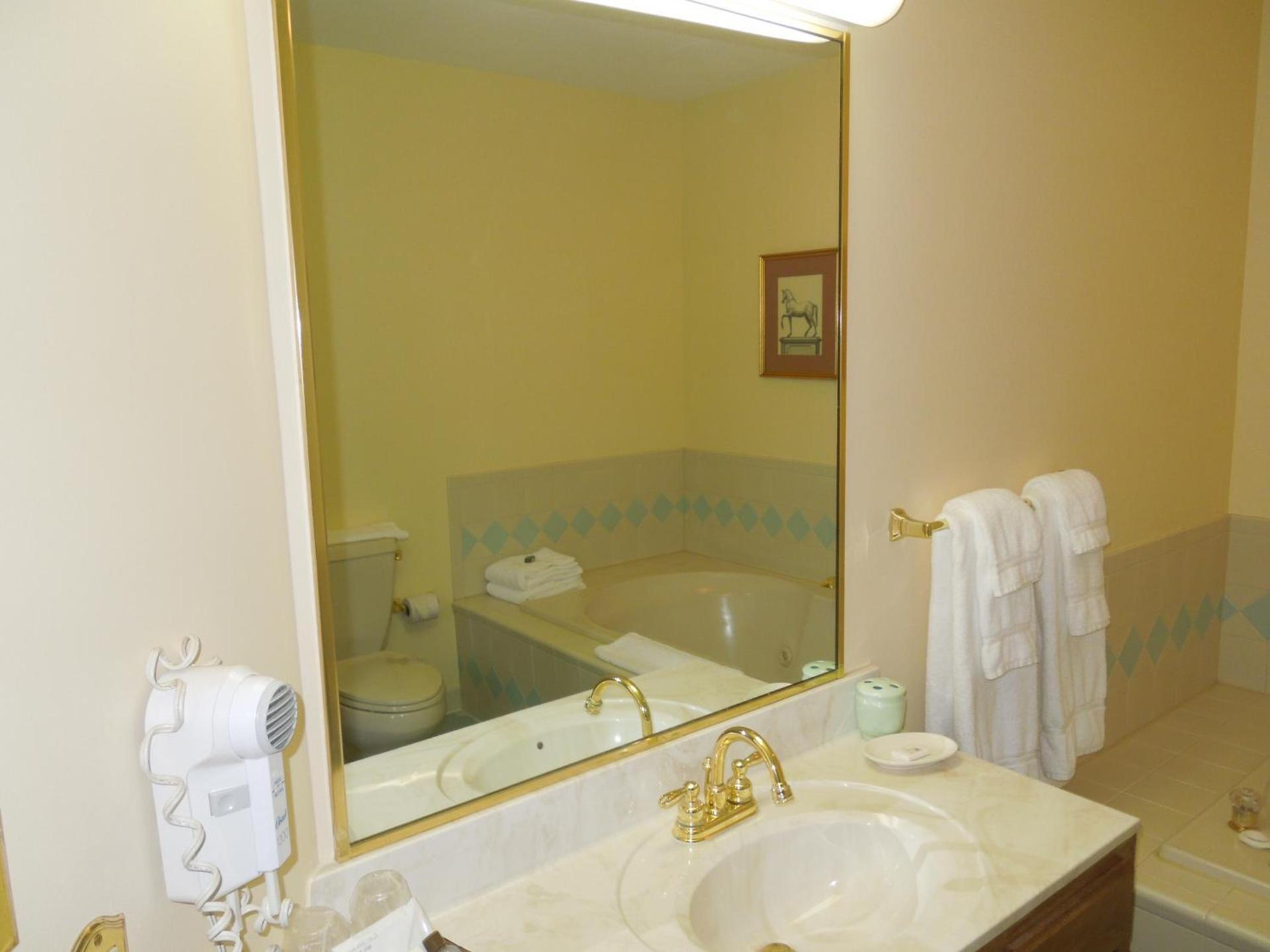 Bridges Guest Quarters photo 15