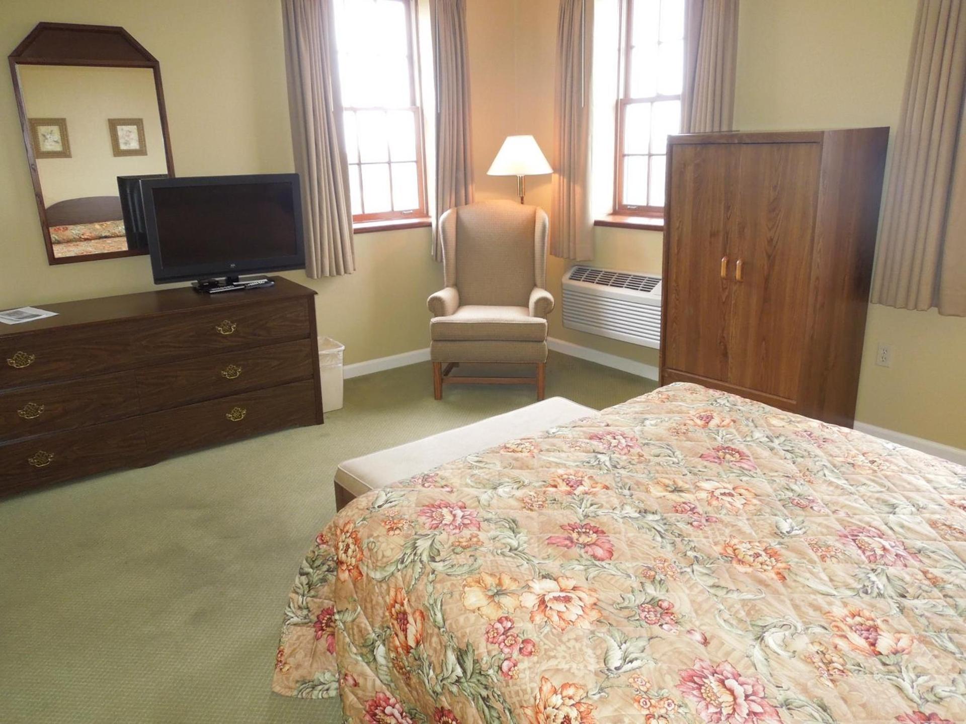 Bridges Guest Quarters photo 21