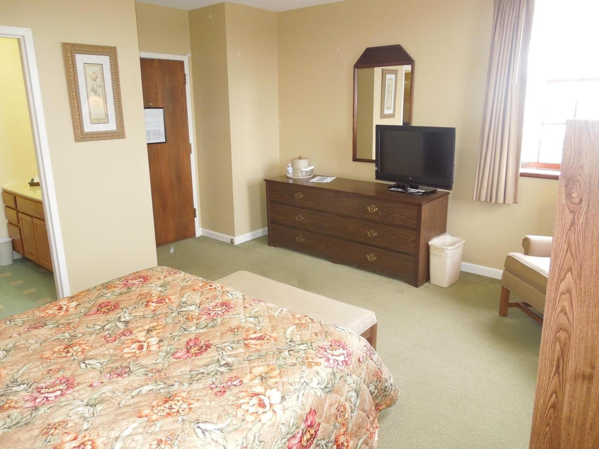 Bridges Guest Quarters photo 9