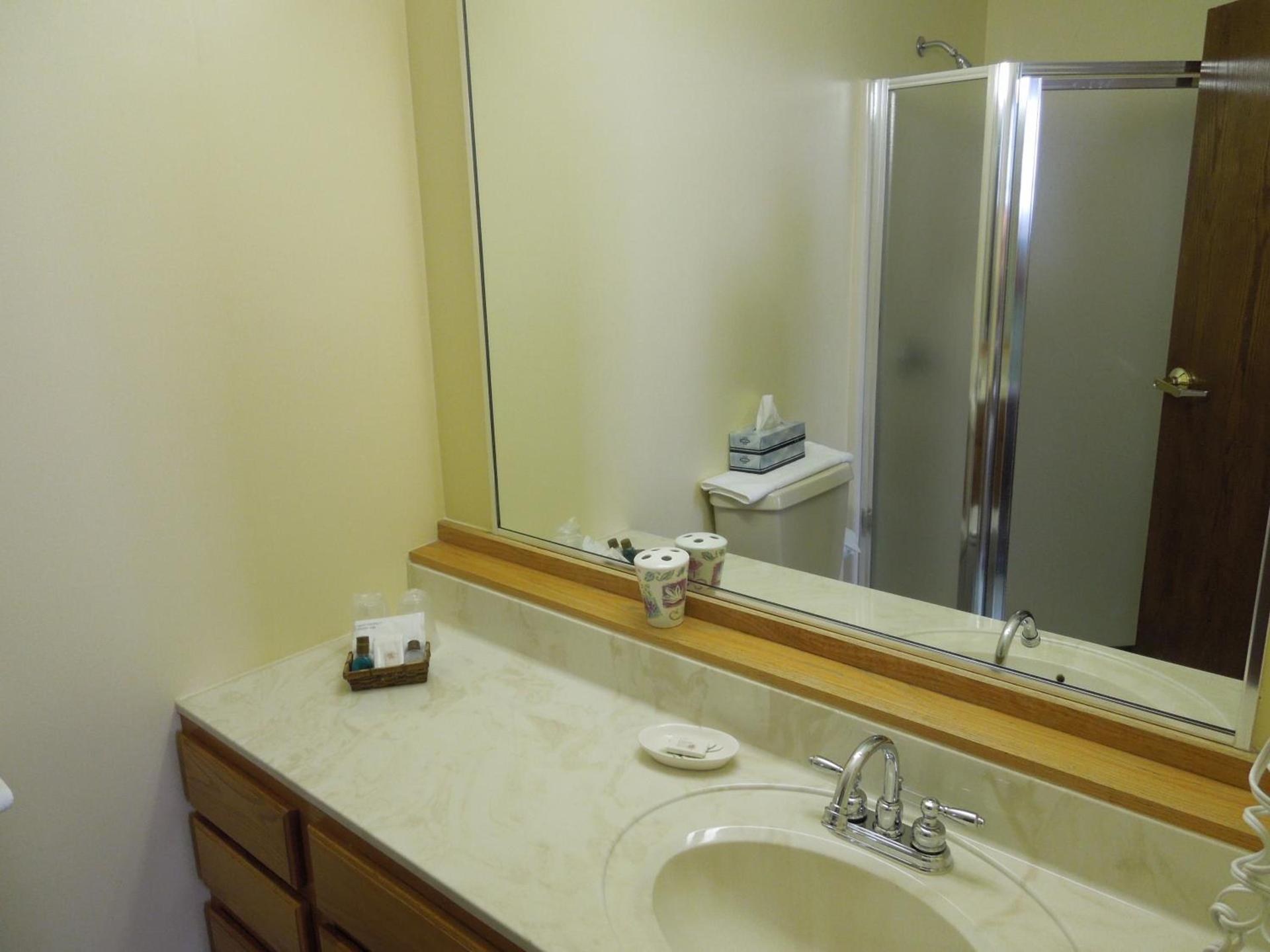 Bridges Guest Quarters photo 22