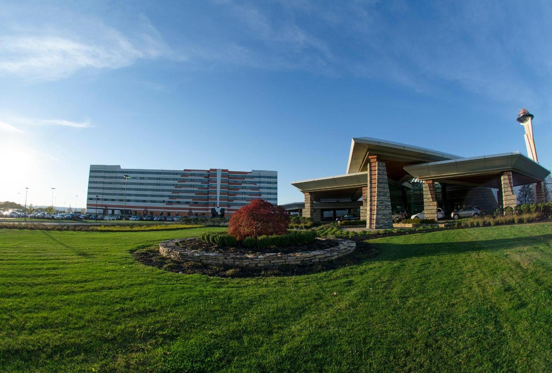 Mohegan Pennsylvania Casino Resort - Adults Only photo 2