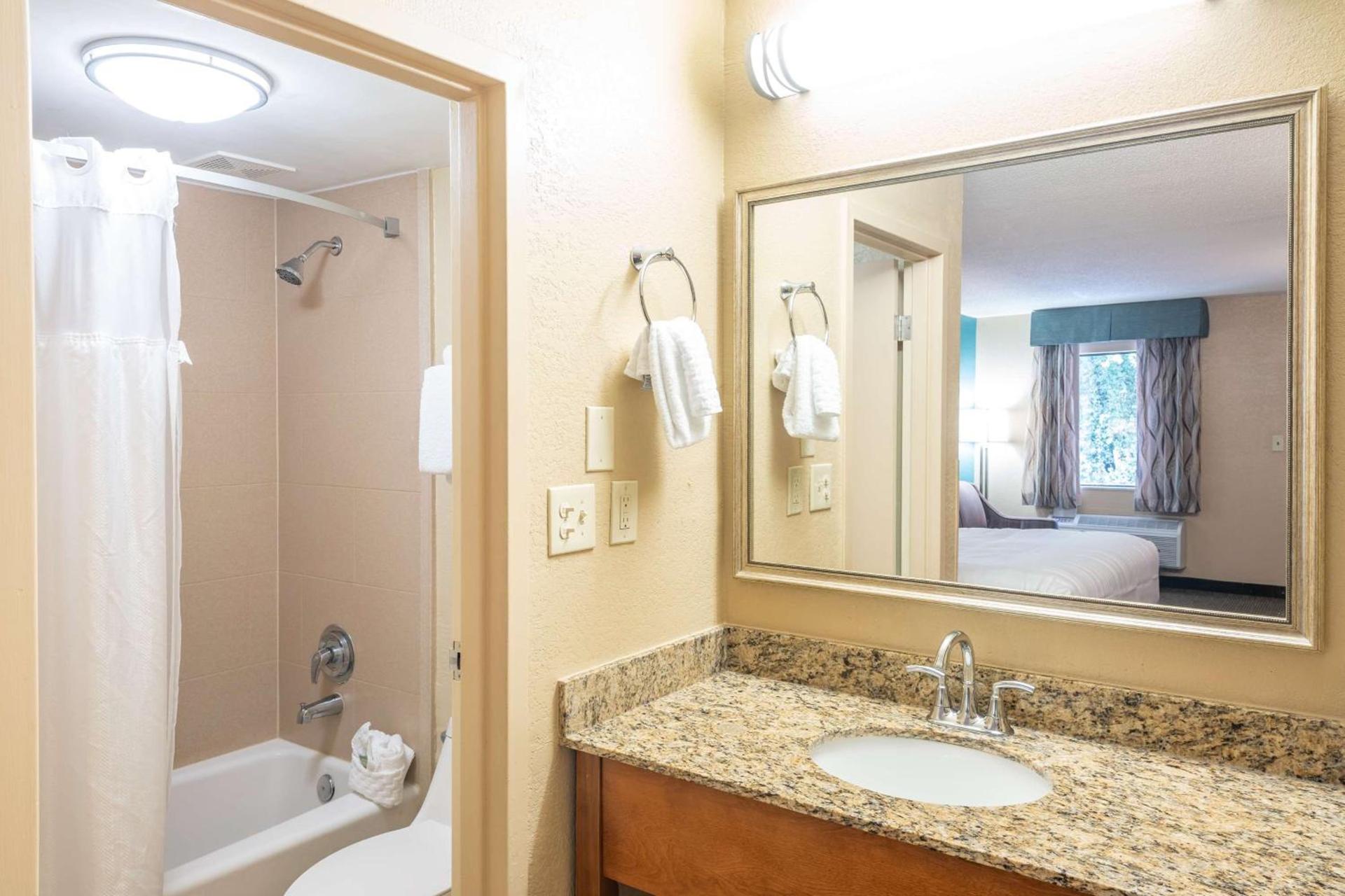 Best Western Charleston Inn photo 53
