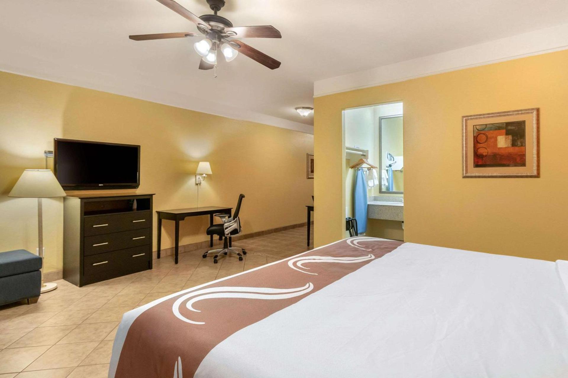 Quality Inn & Suites at The Outlets Mercedes-Weslaco photo 35