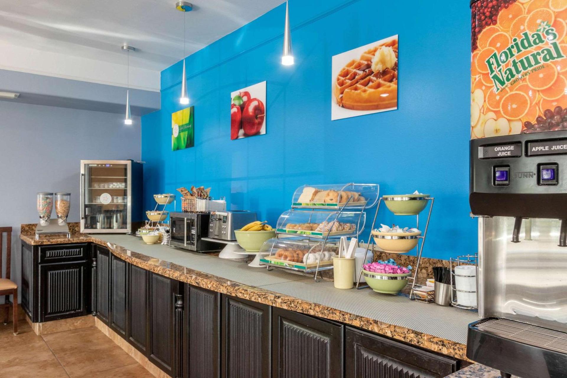Quality Inn & Suites at The Outlets Mercedes-Weslaco photo 31