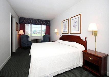 Ambassador Inn photo 14
