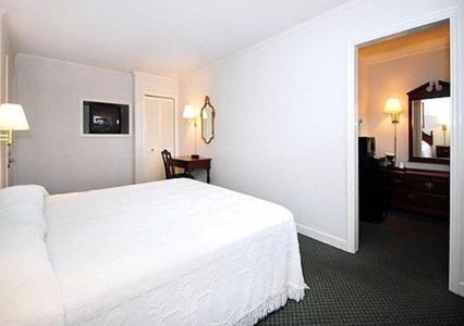 Ambassador Inn photo 15