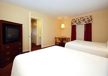 Ambassador Inn photo 19