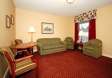 Ambassador Inn photo 20