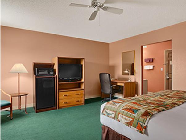 Baymont by Wyndham Sullivan photo 8