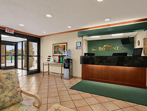 Baymont by Wyndham Sullivan photo 10