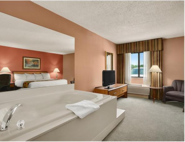 Baymont by Wyndham Sullivan photo 9