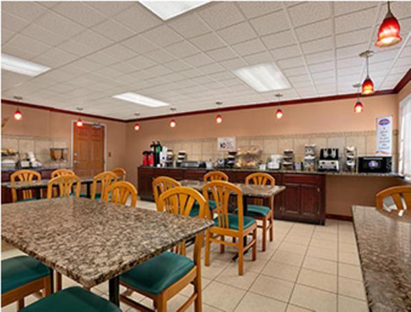Baymont by Wyndham Sullivan photo 11