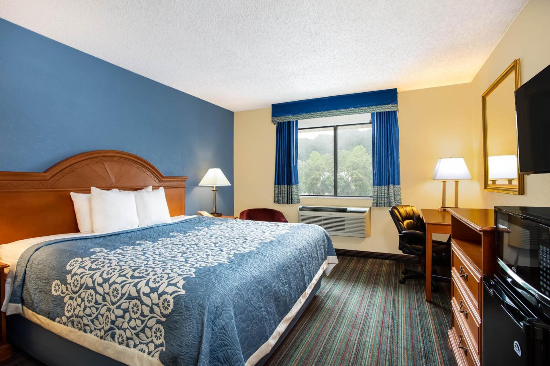Days Inn by Wyndham Runnemede Philadelphia Area photo 31