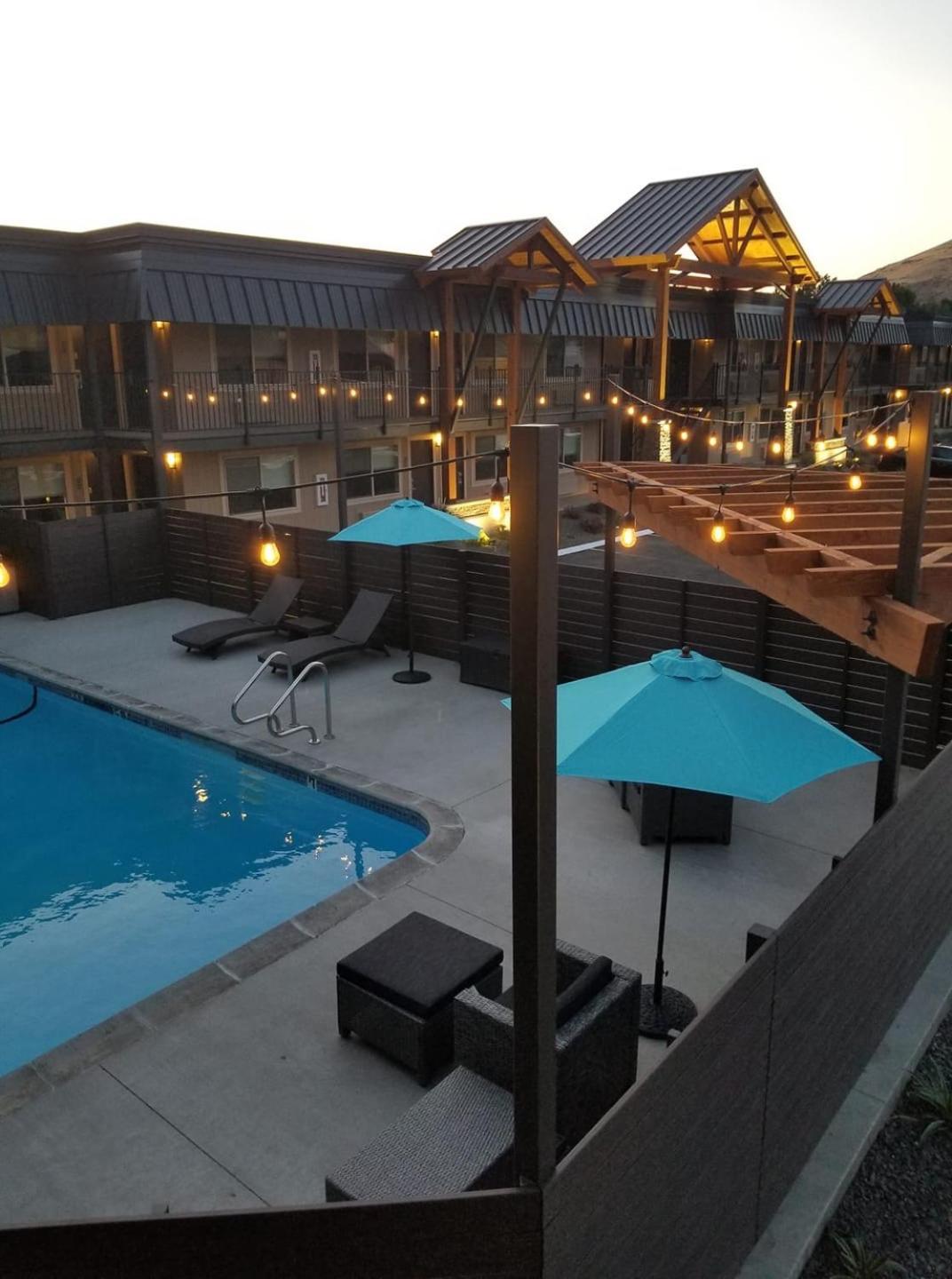 The Hotel Y, a Dazzler Select by Wyndham photo 2