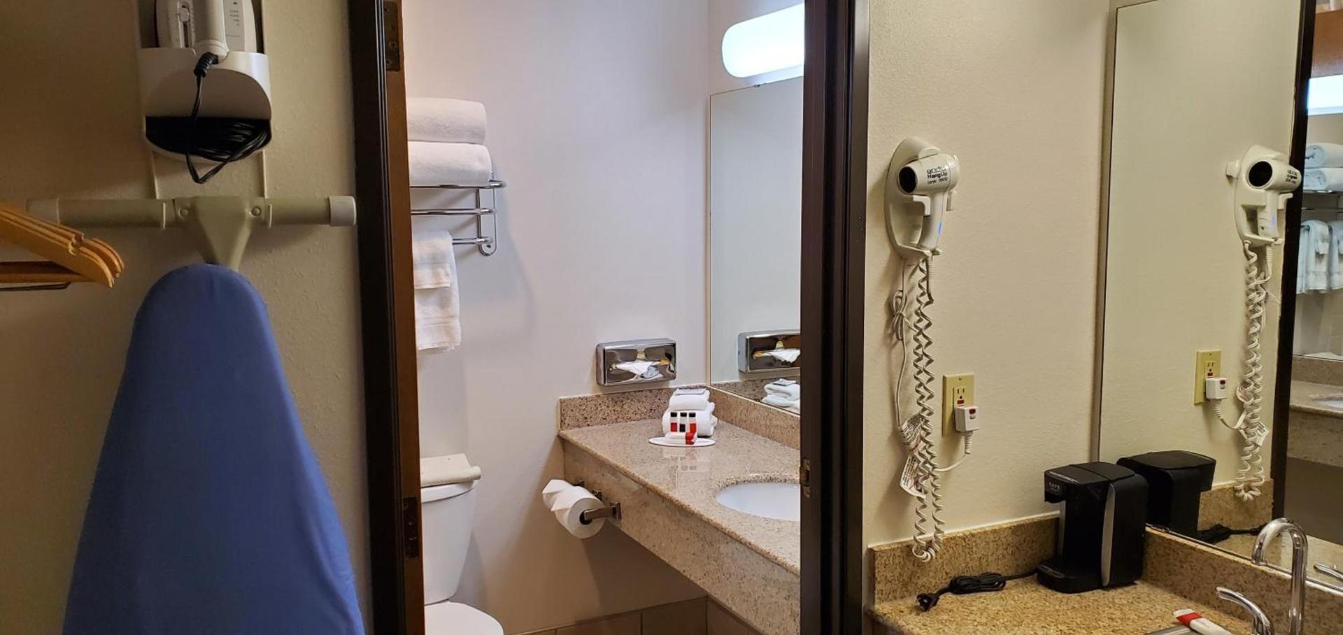 Baymont by Wyndham Seattle/Kirkland WA photo 32