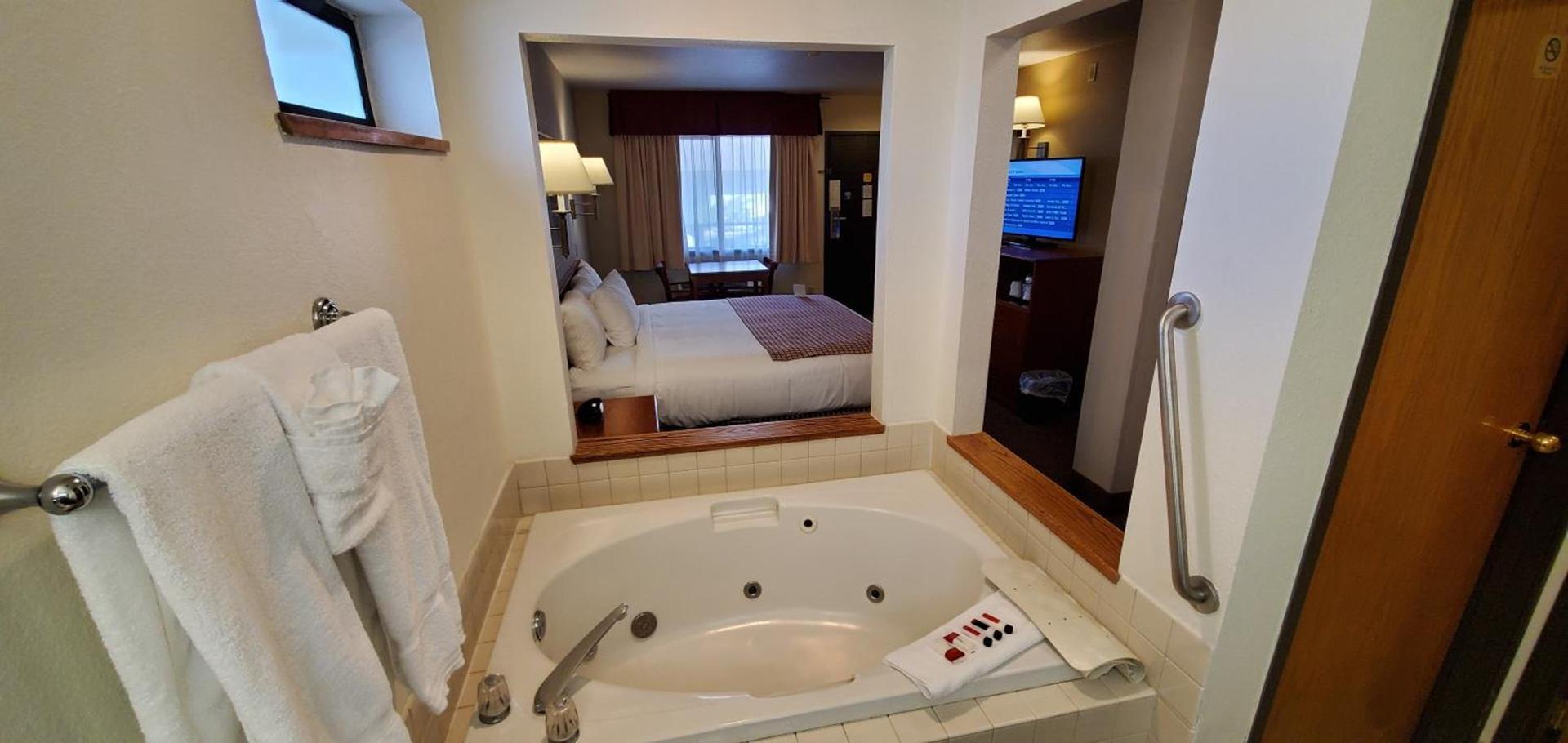 Baymont by Wyndham Seattle/Kirkland WA photo 29