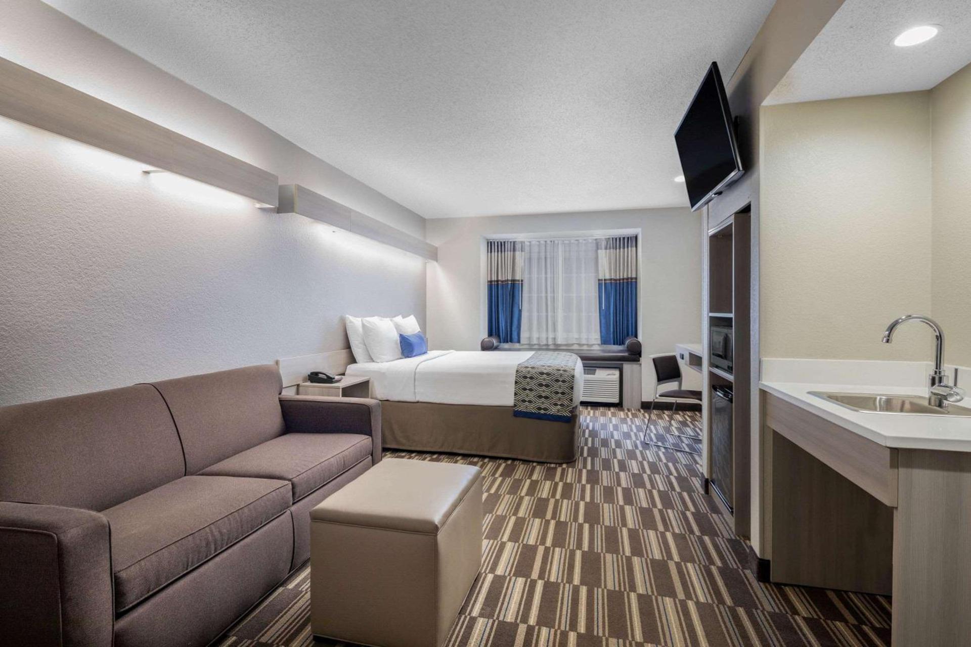 Microtel Inn & Suites by Wyndham Atlanta Buckhead Area photo 7
