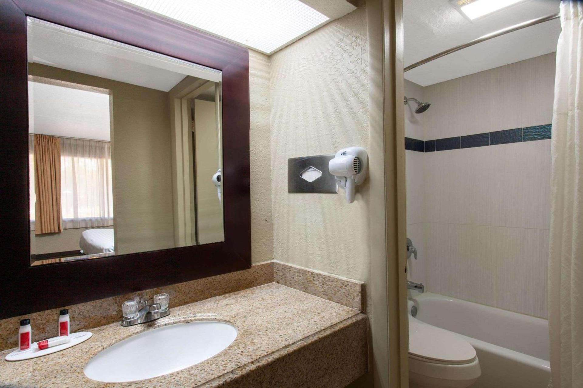 Travelodge by Wyndham Deltona photo 47