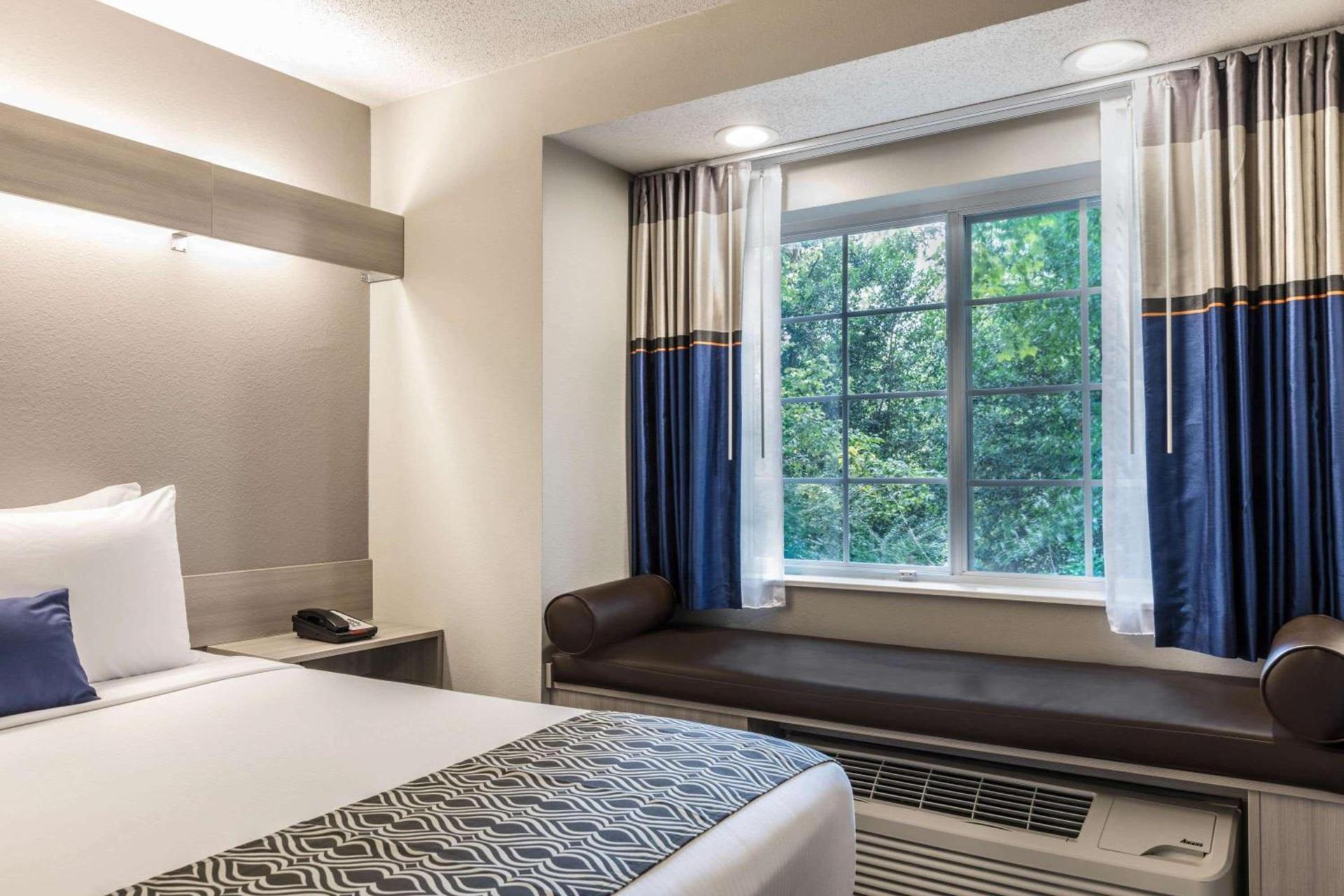 Microtel Inn & Suites by Wyndham Atlanta Buckhead Area photo 11