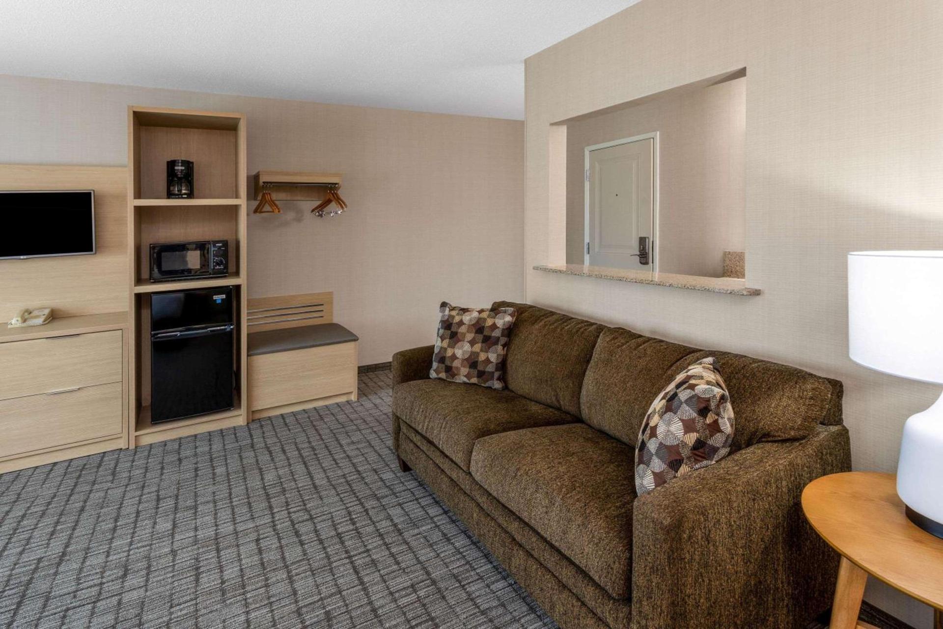 Days Inn & Suites by Wyndham Duluth by the Mall photo 9